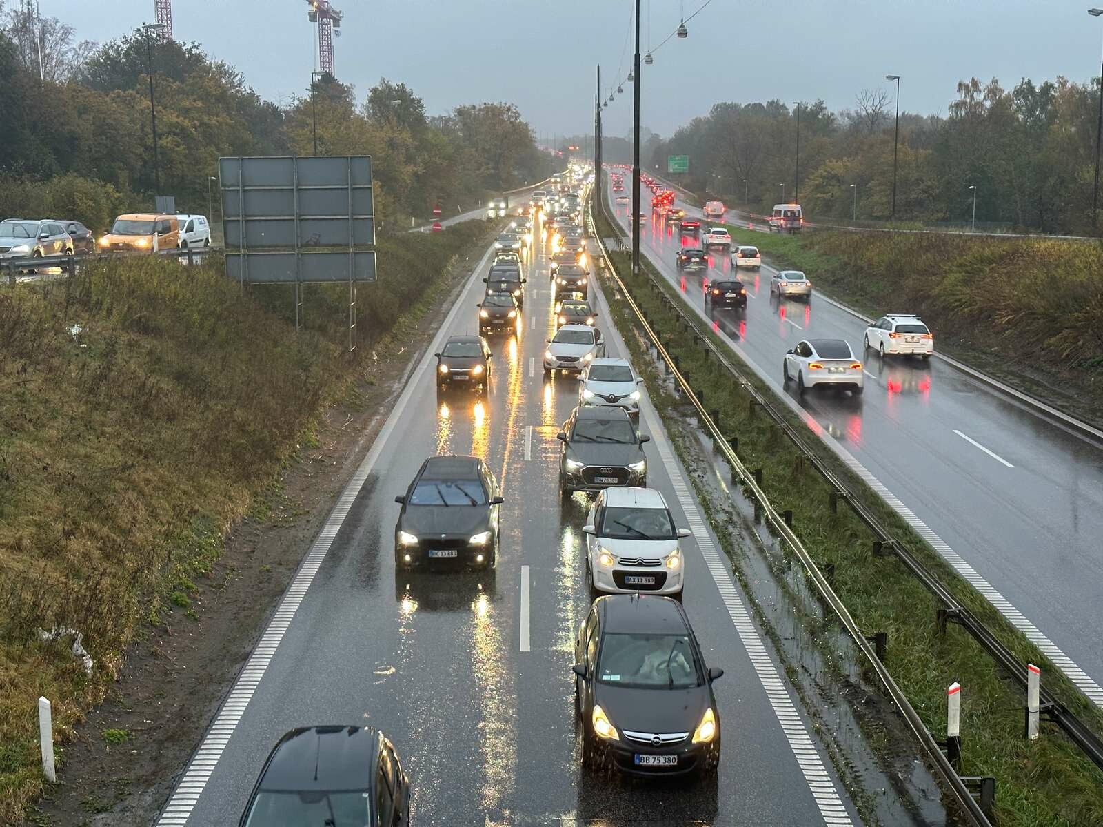 169.000 danske bilister gjorde det i september - nu bør der kigges på registreringsafgiften
